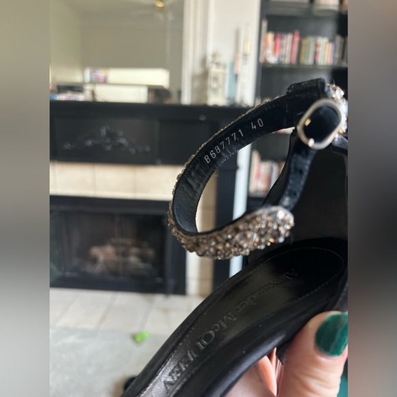 Alexander McQueen, Spring/Summer 2022, retails at $1190. - Picture 5 of 6